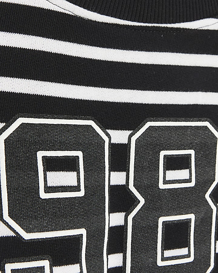 Black stripe graphic crop sweatshirt