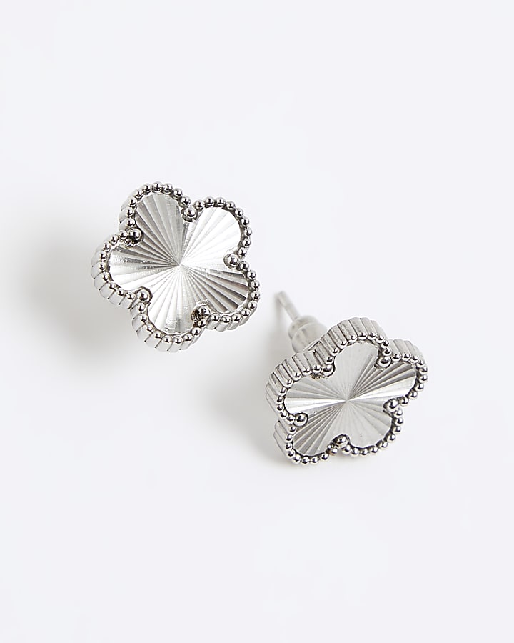 Silver flower stud earrings