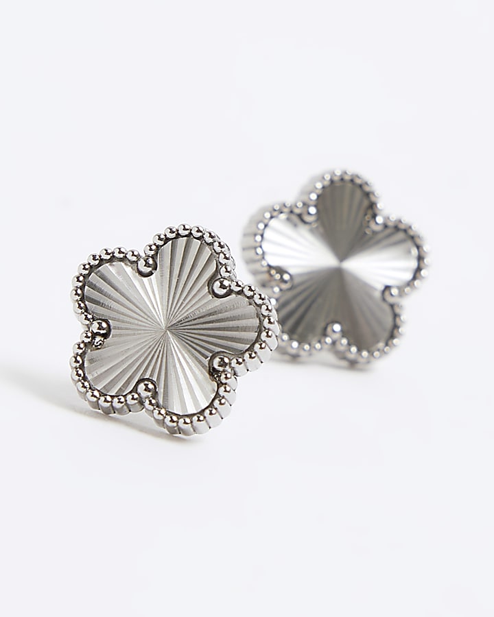 Silver flower stud earrings