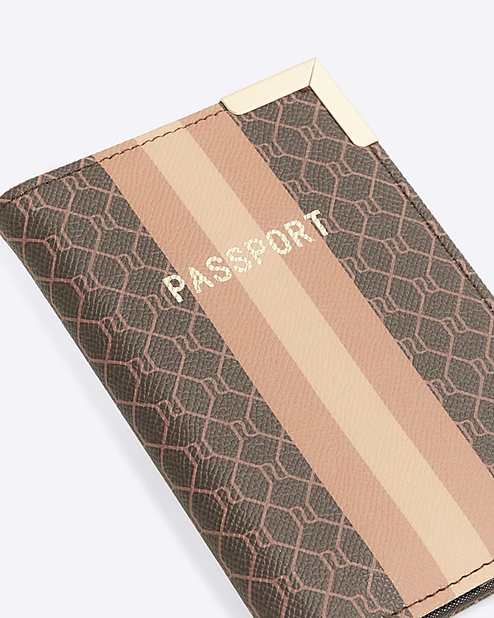 Brown RI monogram passport holder