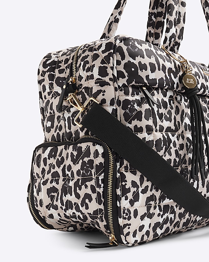 Beige quilted leopard print travel bag