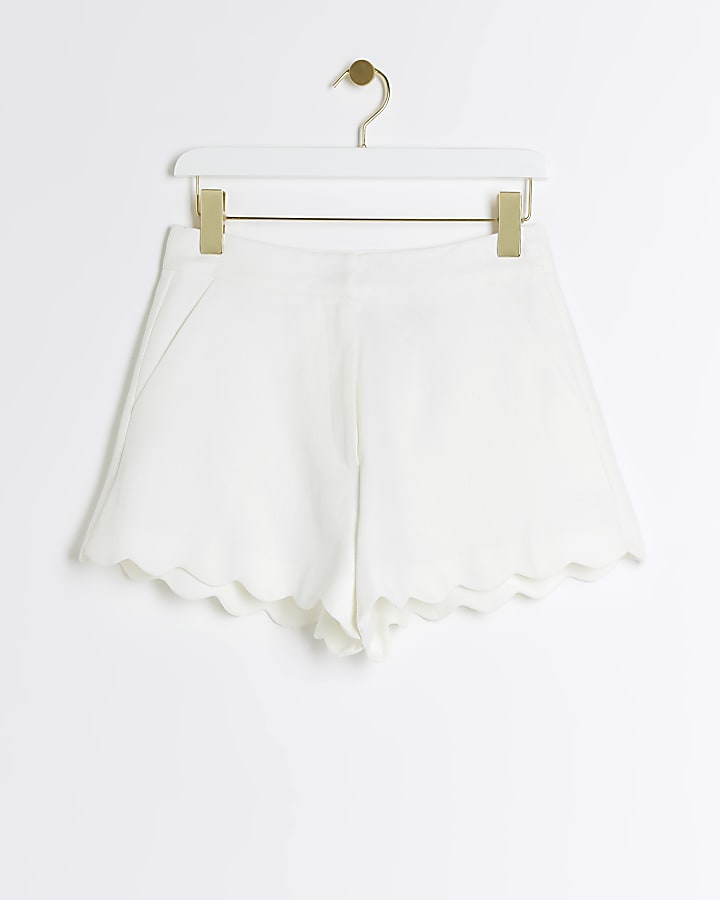 White Linen Blend Scallop Hem Shorts