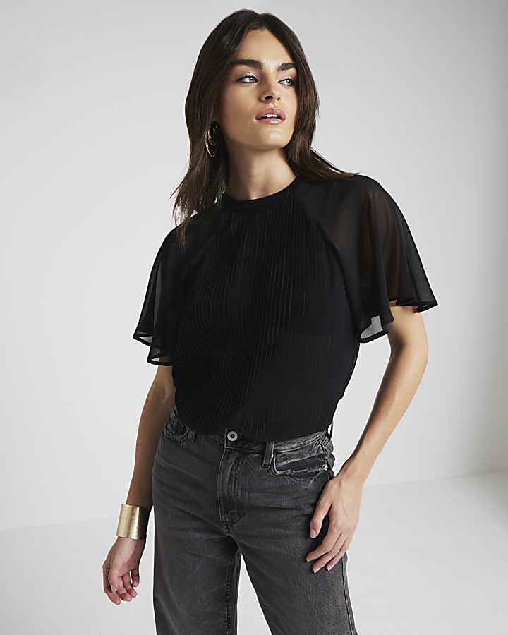 Black plisse flute sleeve t-shirt