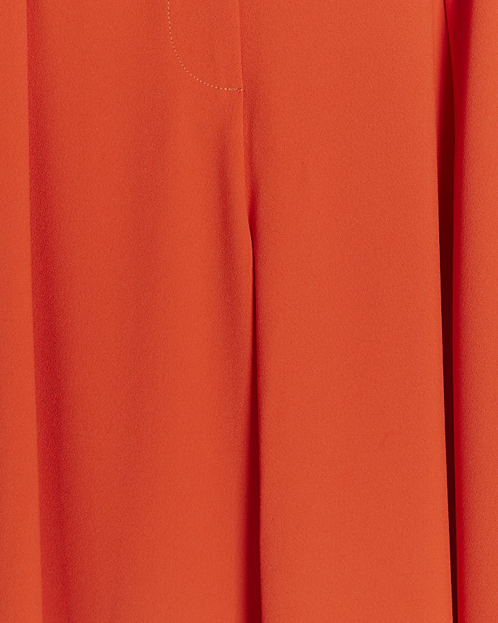 Red pleated wide trousers
