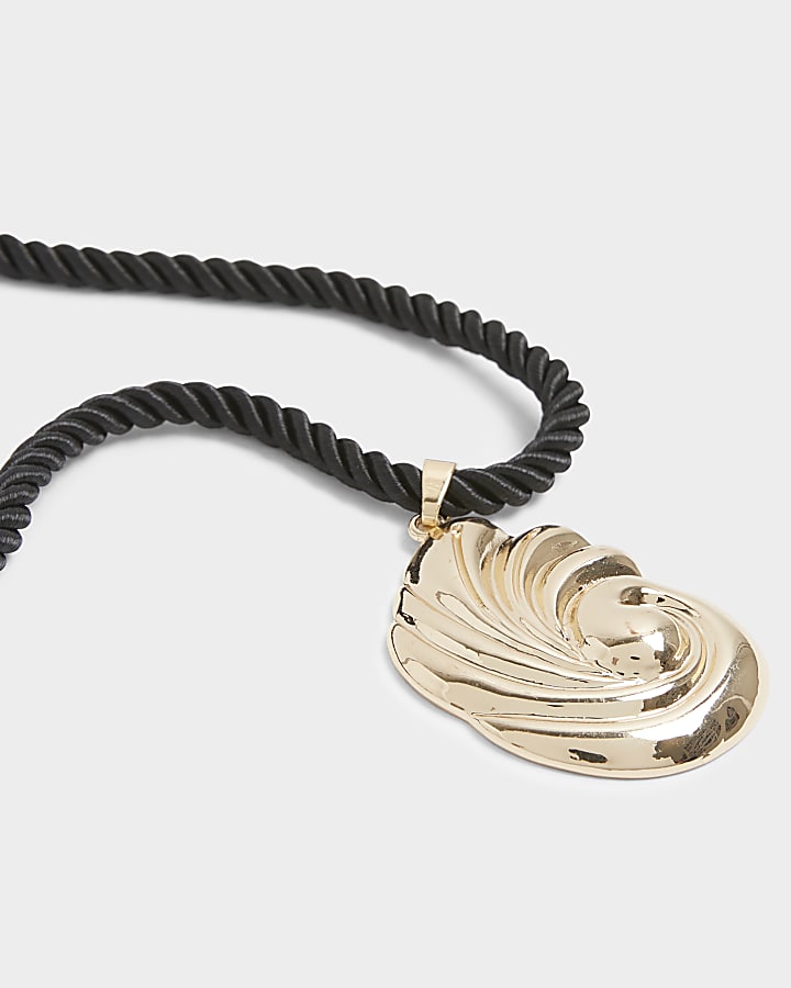 Gold shell rope necklace