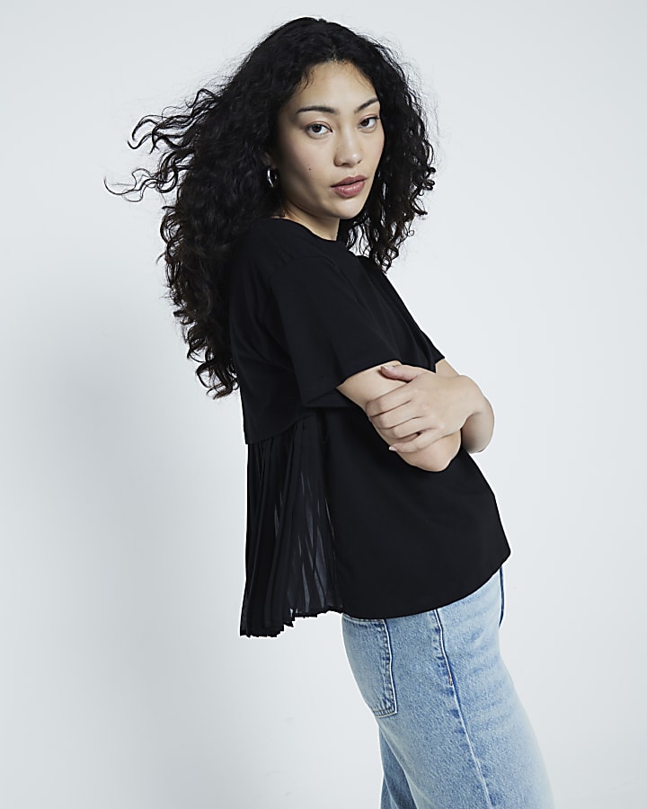 Black Pleated Back Hybrid T-shirt