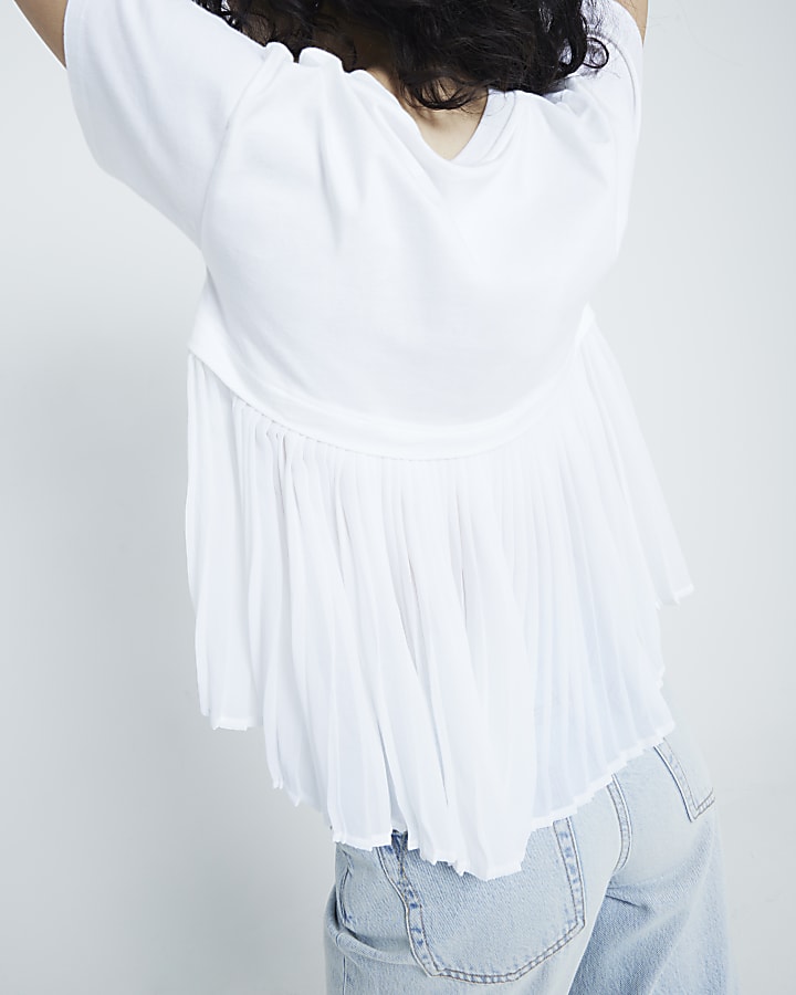 White pleated back t-shirt