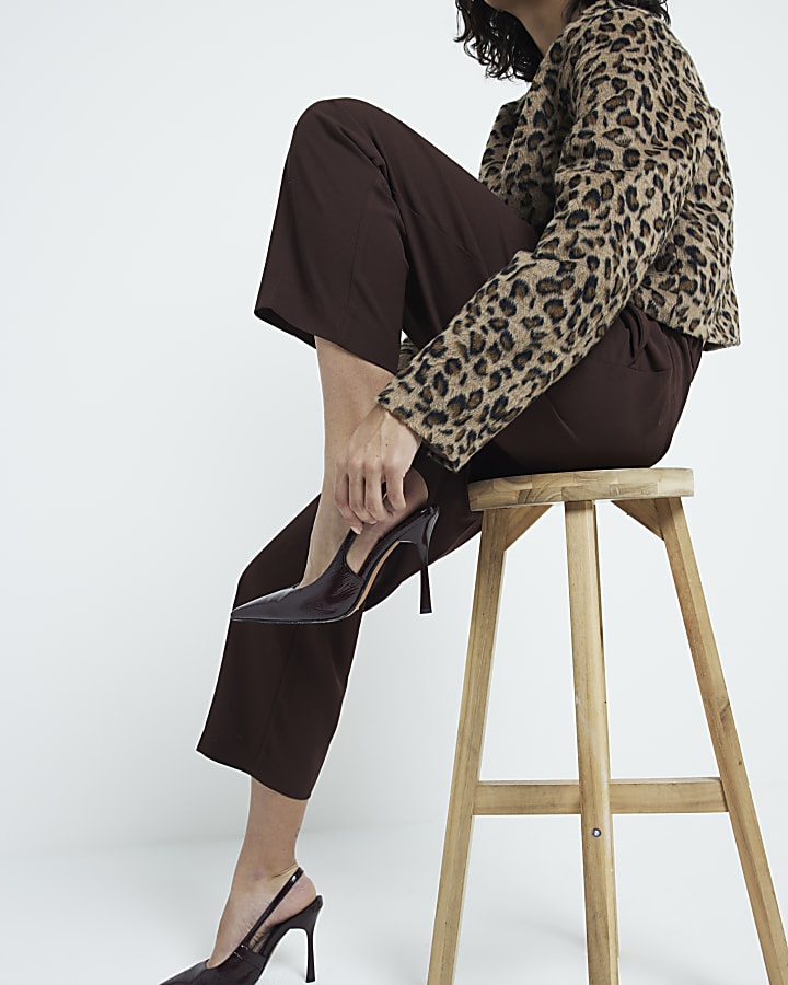 Brown pleated straight trousers