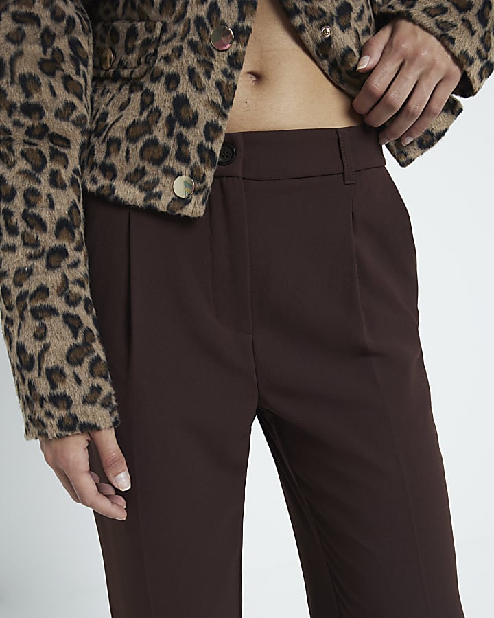 Brown pleated straight trousers