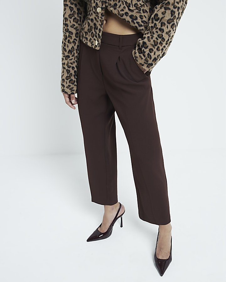 Brown pleated straight trousers