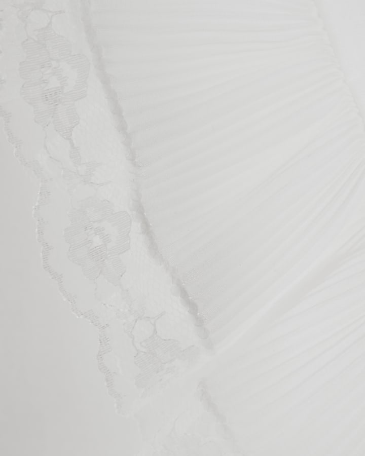 White lace trim t-shirt