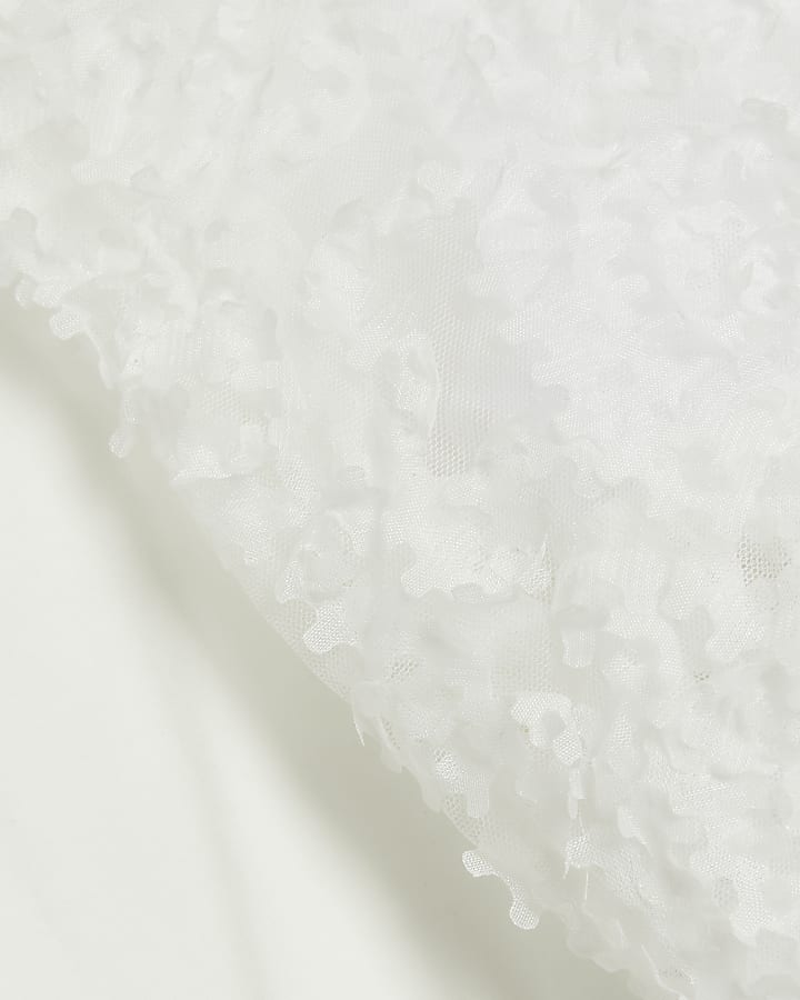 White lace puff sleeve bodysuit