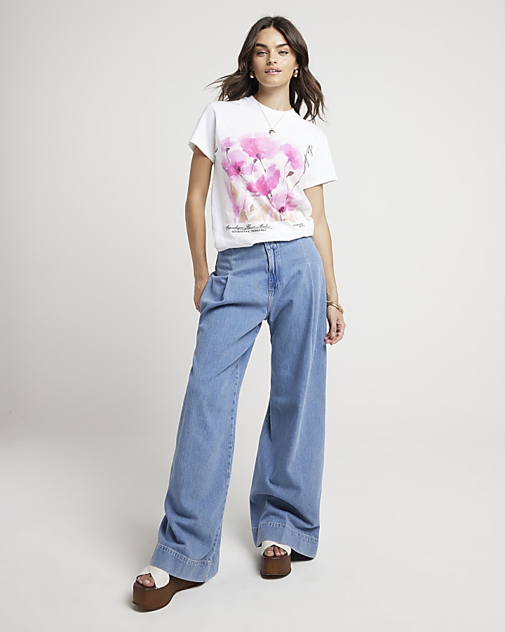 White flower graphic t-shirt