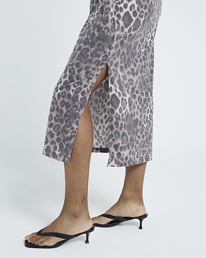 Brown leopard print t-shirt midi dress