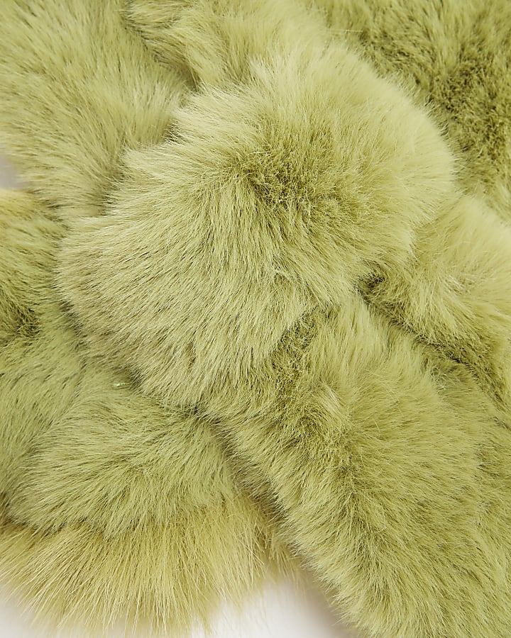 Green Short Pull Through Faux Fur Scarf