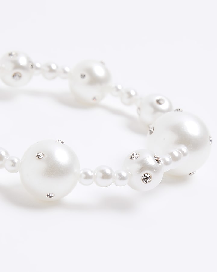 White pearl bracelet