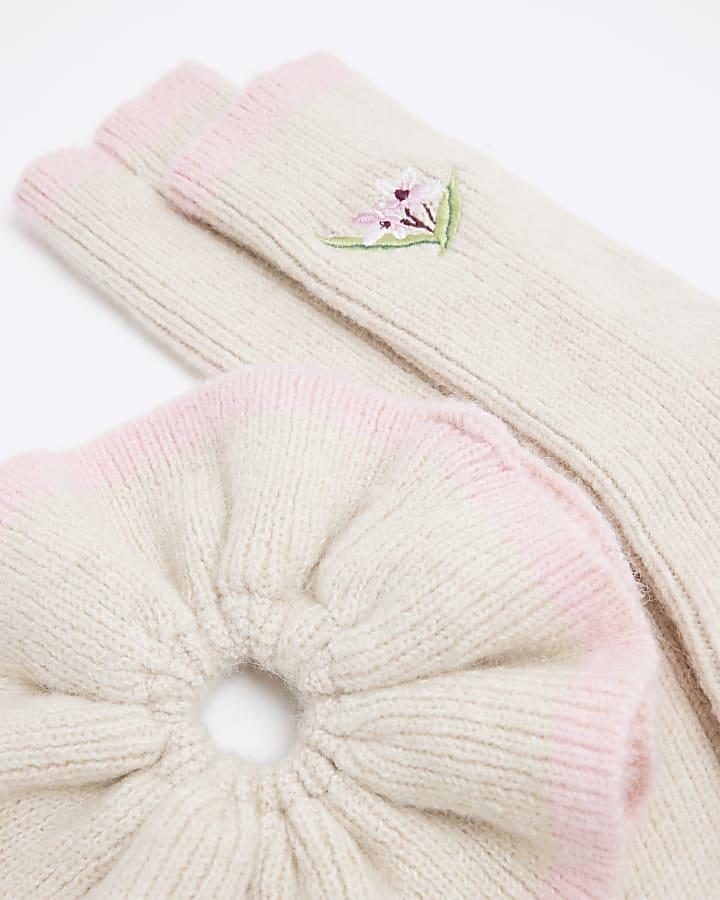 Cream Knitted Socks and Scrunchie Set