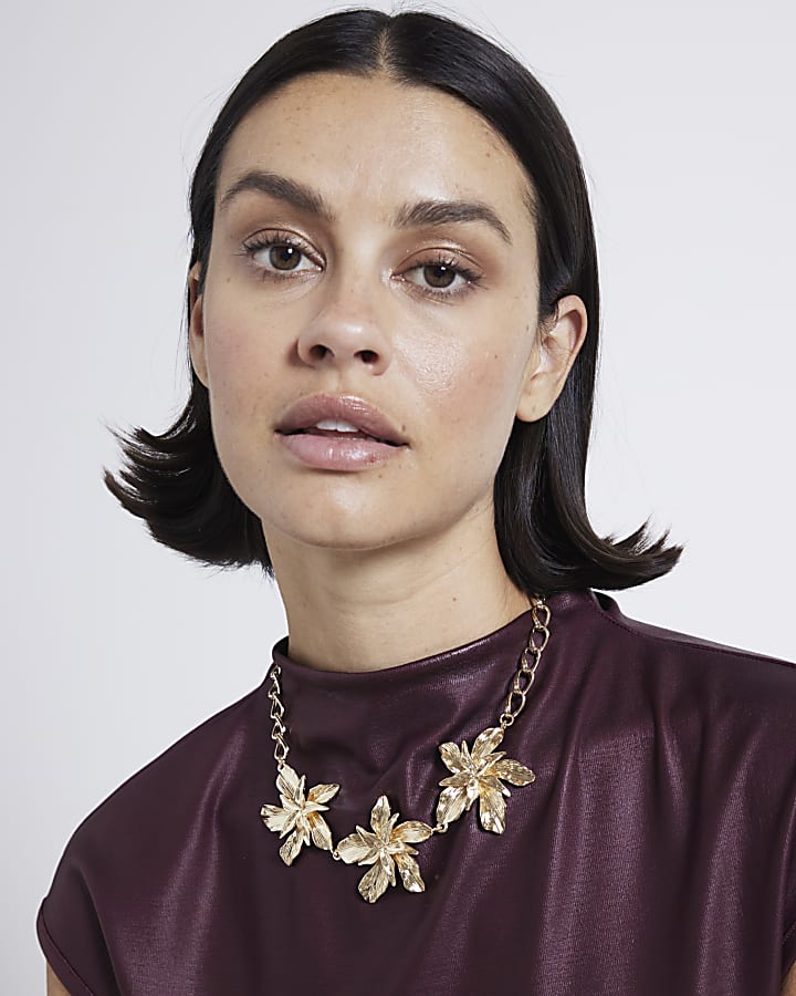 Gold flower collar necklace