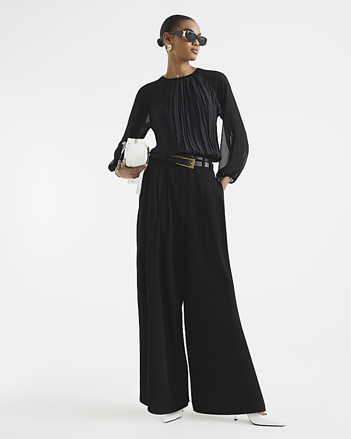 Black Crinkled Long Sleeved Top