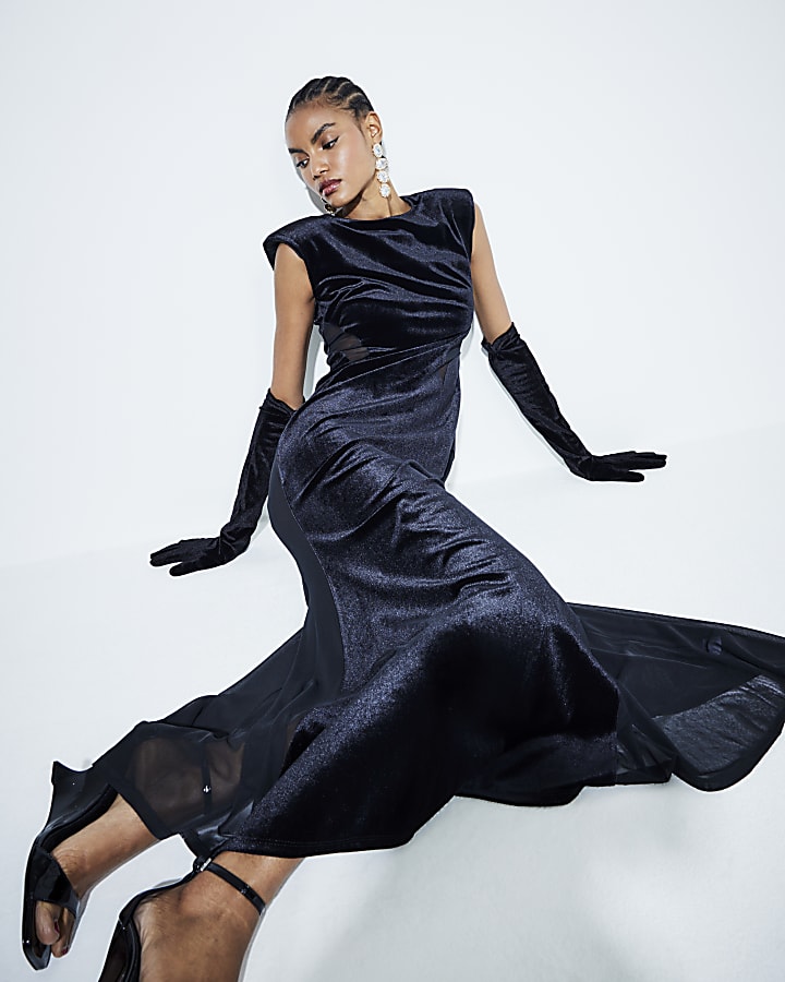 Black Sleeveless Velvet Midi Dress
