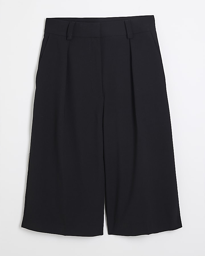 Black Pleated Bermuda Shorts