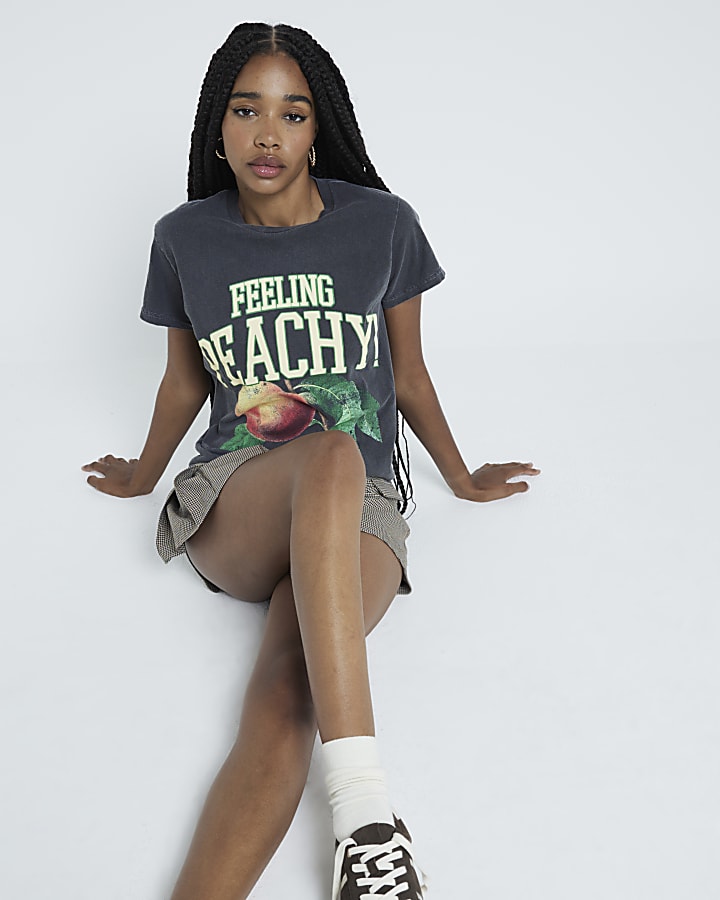 Grey Feeling Peachy Graphic T-shirt