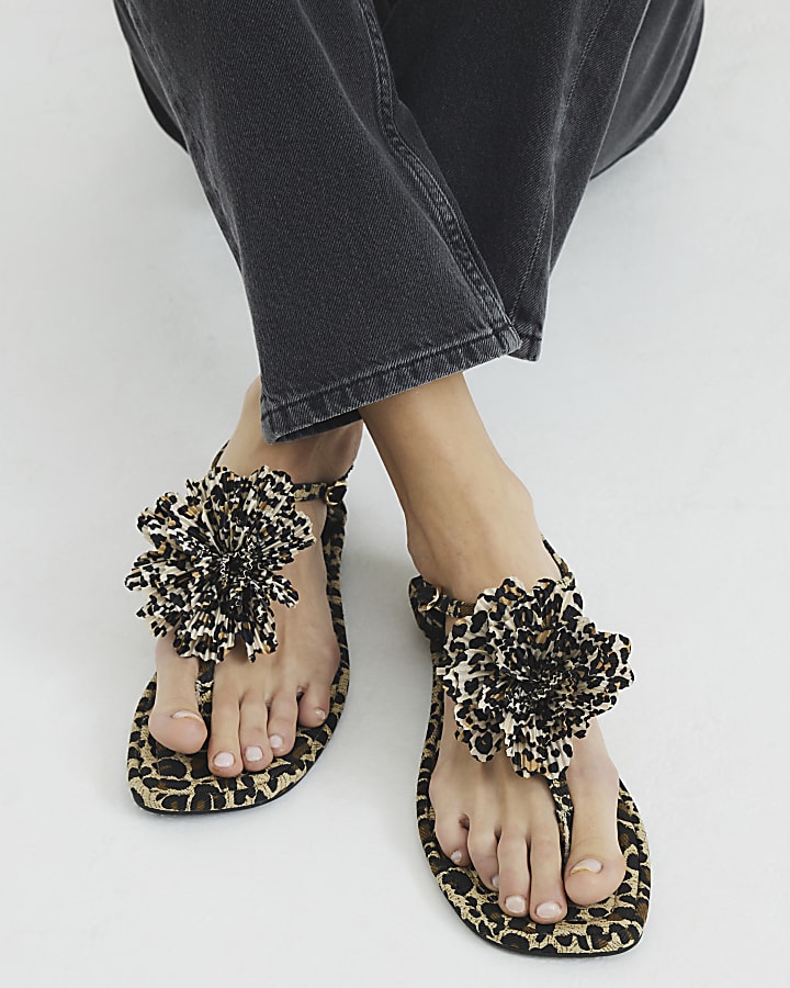 Brown Flower Toe Thong Flat Sandals