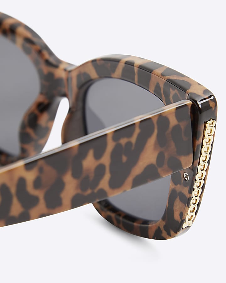 Beige Leopard Mid Size Chain Metal Sunglasses