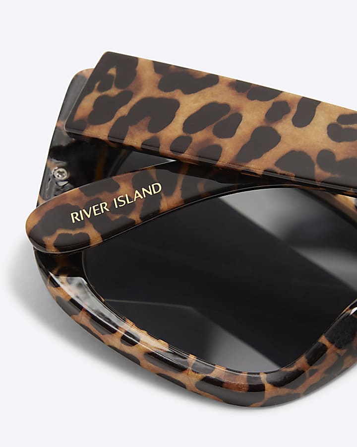 Beige Leopard Mid Size Chain Metal Sunglasses