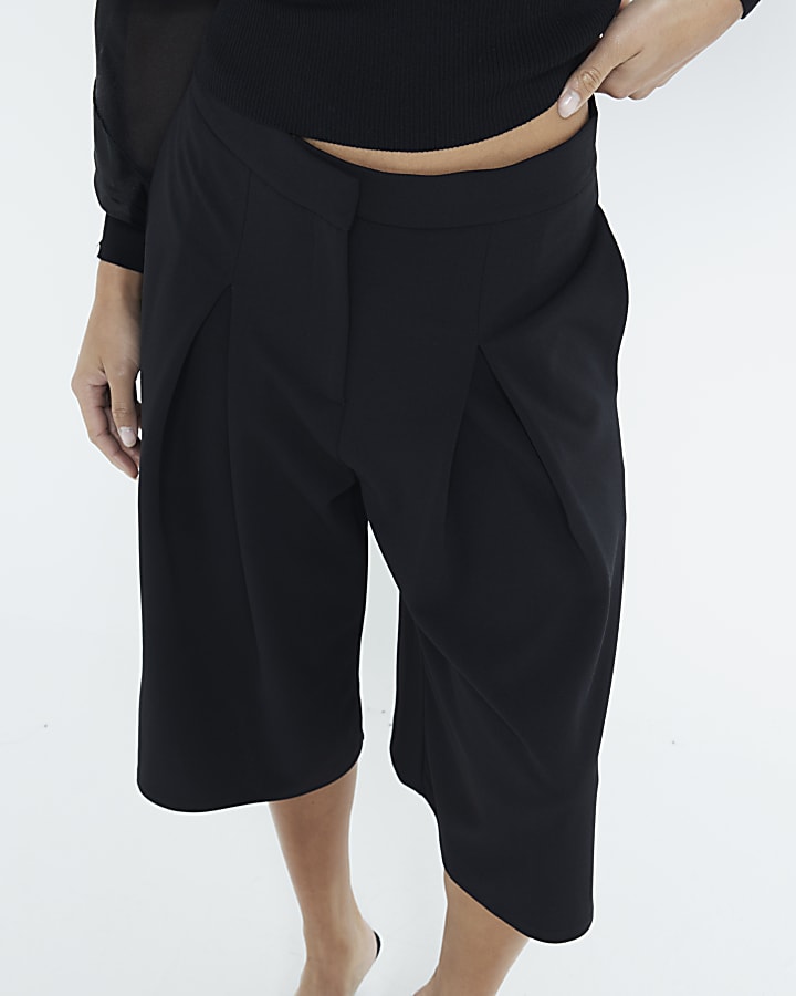 Petite Black pleated wide leg culottes