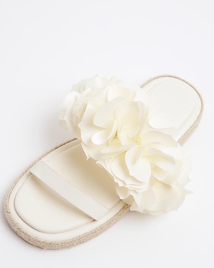 Cream Flower Flatform Sandals