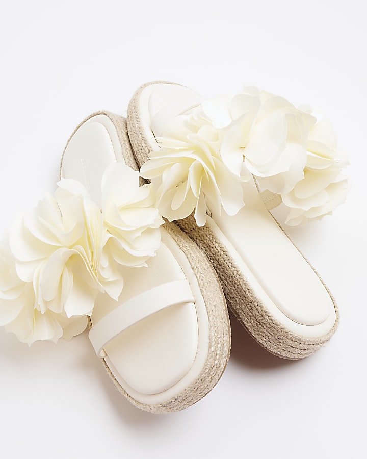 Cream Flower Flatform Sandals