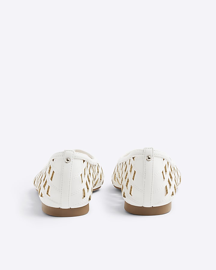 White Lattice Pointed Flat Shoes