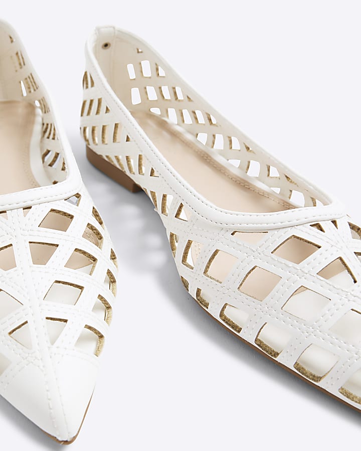 White Lattice Pointed Flat Shoes