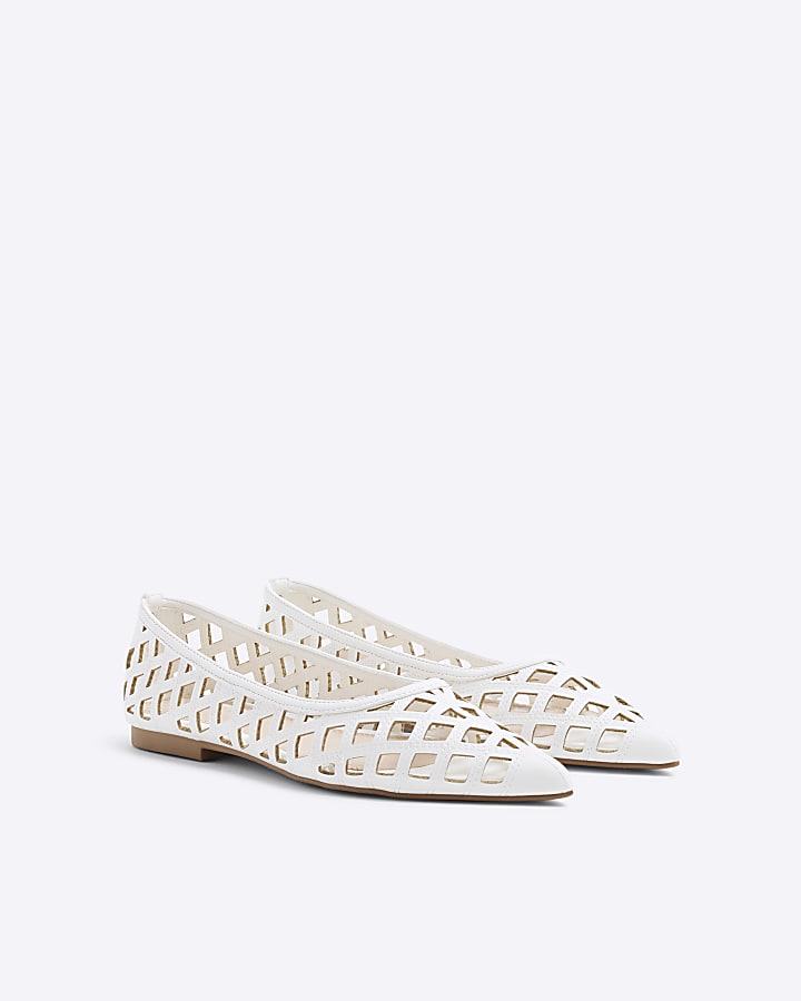 White Lattice Pointed Flat Shoes