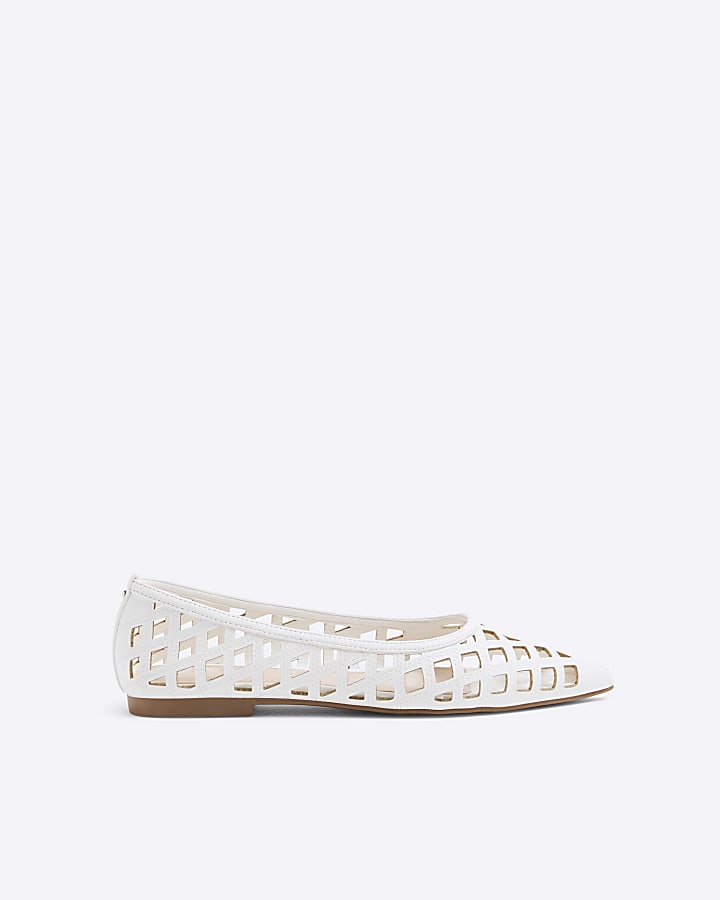 White Lattice Pointed Flat Shoes