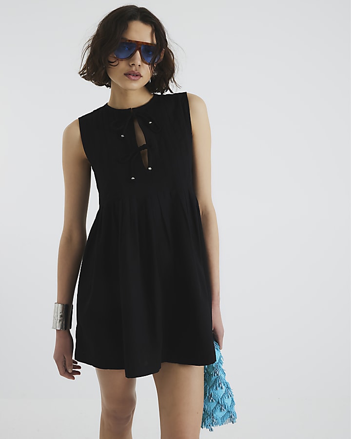 Black Sleeveless Pleated Swing Mini Dress