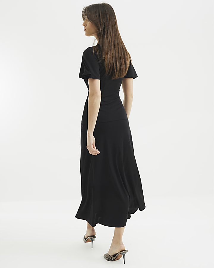 Black Short Sleeve Ruched Midi Dress