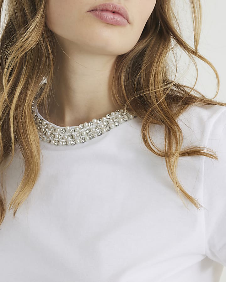 White Short Sleeve Necklace Trim T-shirt