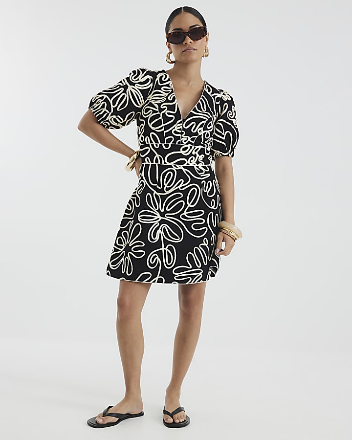 Petite Black Short Sleeve Floral Mini Dress