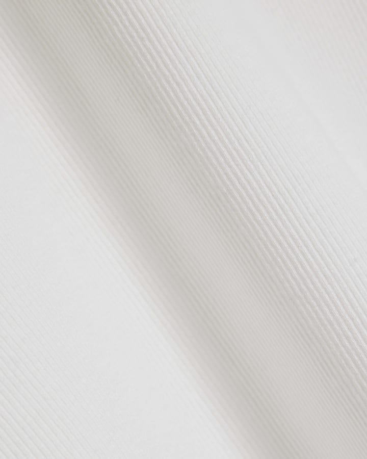 White Sleeveless Scallop Trim Tank Top
