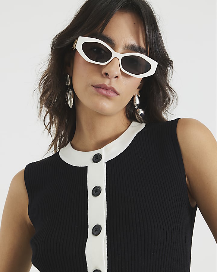 Black Knit Curved Hem Ribbed Top