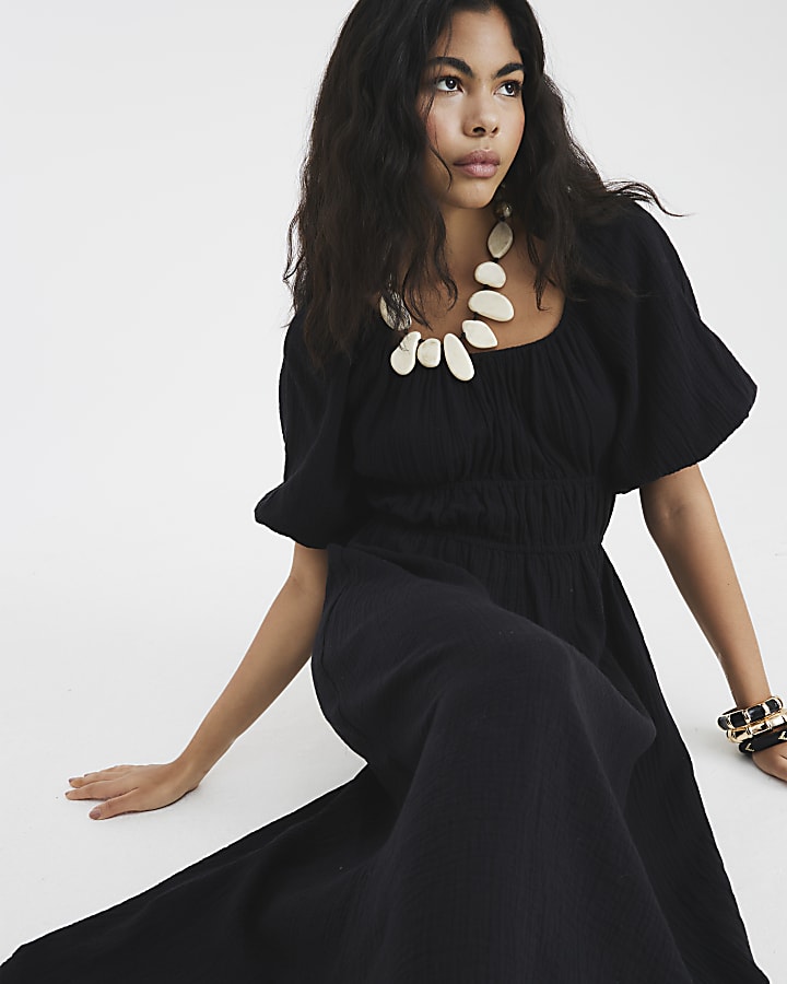 Black Short Sleeve Gathered Midi Dress