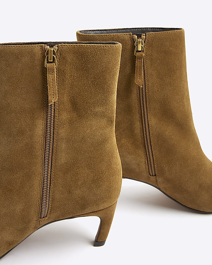 Brown Pointed Toe Kitten Heel Boots