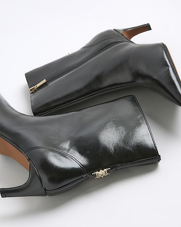 Black Point Toe Kitten Heel Boots