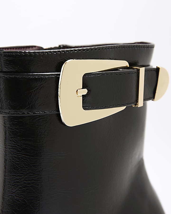 Black Metal Heel Point Toe Boots