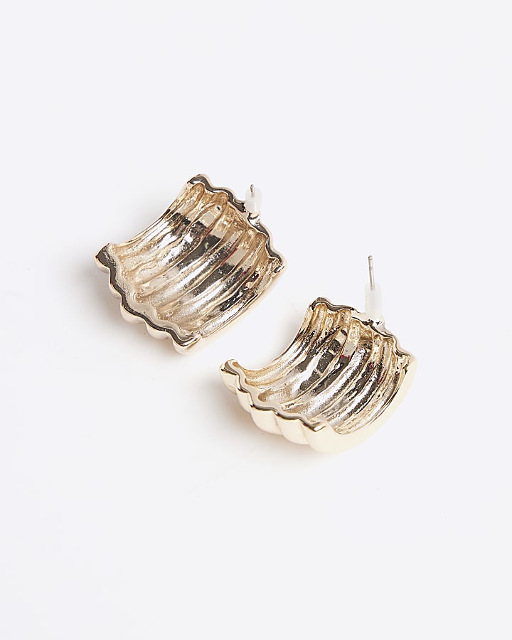 Gold Ridge Detail Stud Earrings