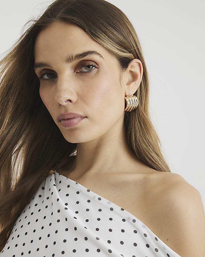 Gold Ridge Detail Stud Earrings
