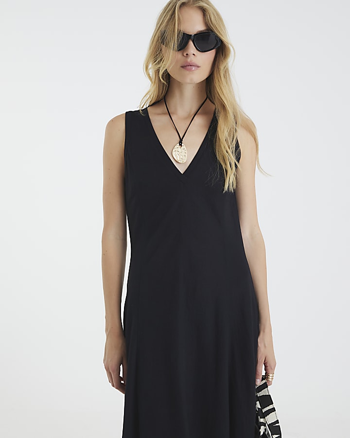 Black Sleevless V Neck Midi Dress