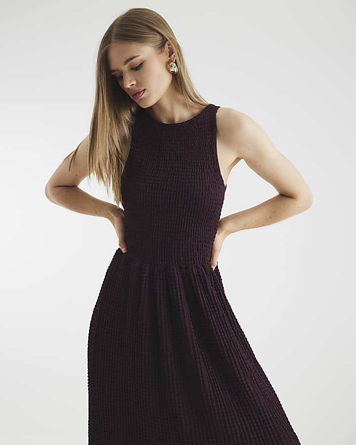 Red Textured Sleeveless Shirred Midi Dress